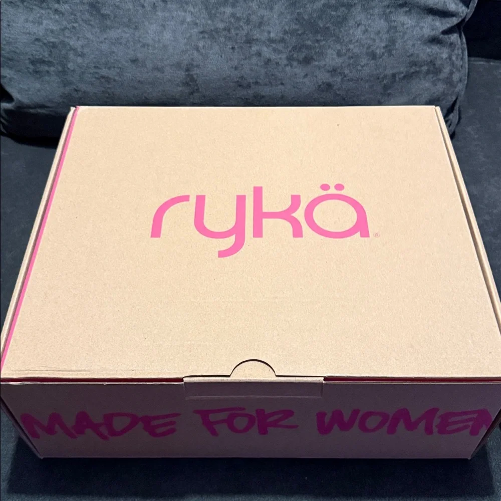 Brand new in box Ryka Aubonne winter boots size 9 wide! Water repellent and warm - Picture 7 of 8